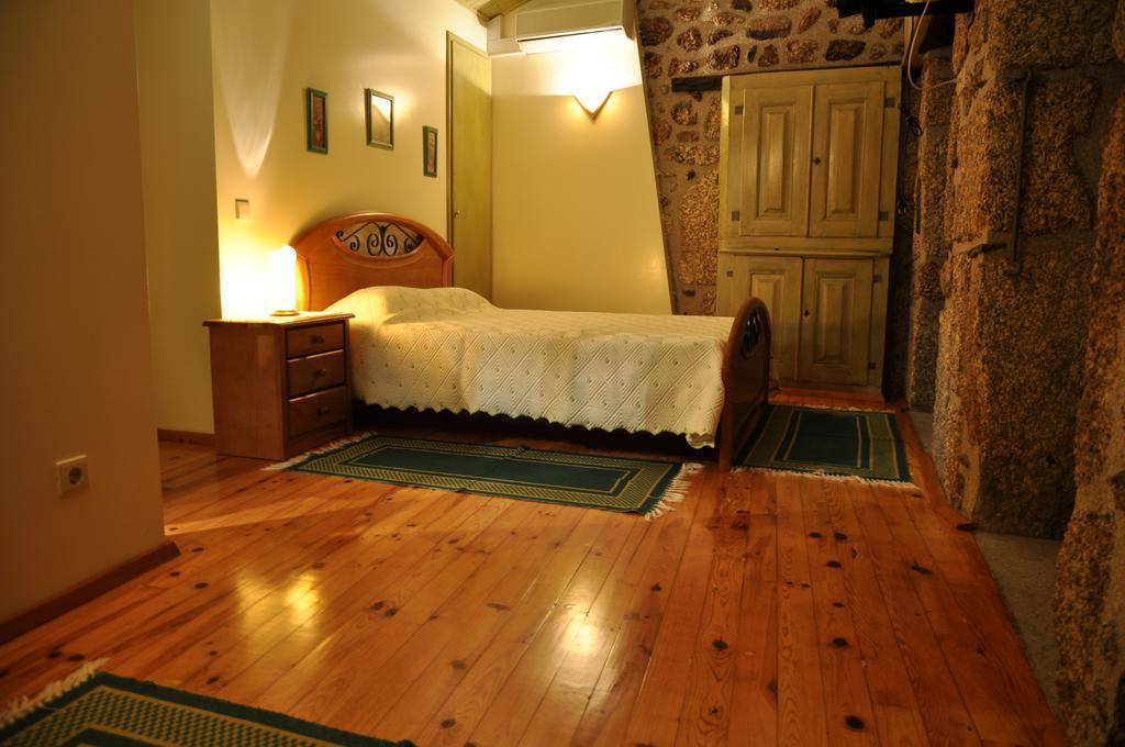 Casa Do Meio Da Vila Loriga Room photo